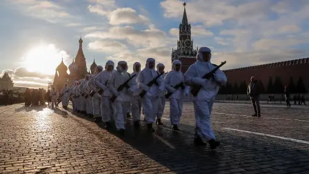 Tras el desfile conmemorativo, en la plaza Roja se abrió un museo al aire libre en el que los moscovitas y los turistas podrán ver algunos de los armamentos que empleó el Ejército soviético en la contienda.