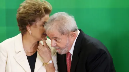 Los expresidentes Lula y Dilma Rousseff, en marzo de 2017 en el Palacio de Planalto.