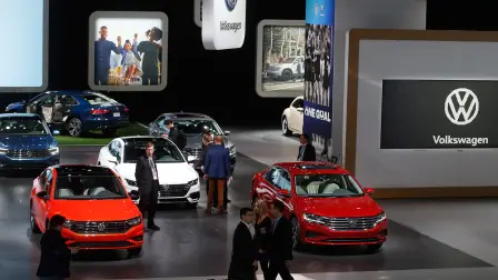 El Salón Internacional del Automóvil de Norteamérica del NAIAS inició el lunes 14 de enero. Para muchos, esta edición, supone el fin de una era, ya que a partir del próximo año este importante evento pasará a celebrarse en el mes de junio. Esta edición se ha visto marcada por la ausencia de algunos de los fabricantes de automóviles más importantes del mundo, como Audi, BMW, Mercedes-Benz, Volvo, Jaguar o Porsche. Los SUV y deportivos brillaron como los preferidos por los clientes de todo el mundo.