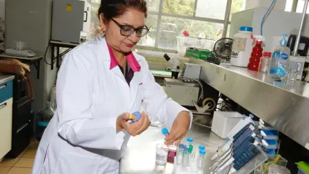 Paula Figueroa, científica del IPN, descubrió propiedades en la planta mercadela para combatir cáncer cervicouterino y de pulmón - Foto: Cortesía