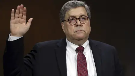 William Barr - El secretario de Justicia estadounidense William Barr presta juramento antes de declarar ante la Comisi�n de Justicia del Senado en Washington, mi�rcoles 1 de mayo de 2019. (AP Foto/Andrew Harnik)