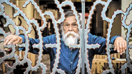 Francisco Toledo, uno de los máximos exponentes de la plástica mexicana y considerado el artista más importante de Oaxaca falleció a los 79 años de edad. Escultor, pintor, promotor cultural, editor de libros, maestro y activista enfocado a la defensa del patrimonio cultural de Oaxaca, la defensa de la naturaleza y otras obras altruistas.