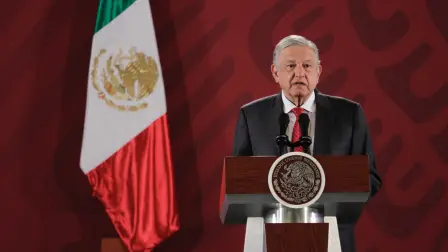 López Obrador informó que hay dos denuncias contra el líder petrolero Carlos Romero Deschamps en la Fiscalía General de la República.