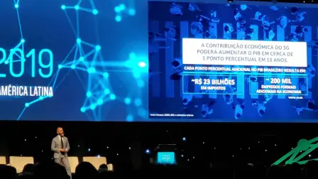 Pietro Labriola, CEO de TIM desde abril de 2019, en su conferencia en Futurecom 2019. Labriola, con 17 años en TIM Brasil, ocupó diversos cargos como director de operaciones y jefaturas en áreas de mercadotecnia, relaciones institucionales y TI. Foto: Nicolás Lucas.