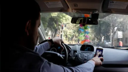 Uber advirtió antes en 2019 que se opondría a cualquier cambio de estatus de sus conductores, lo que aumentaría los costos de las responsabilidades sociales de la compañía. Foto: Reuters