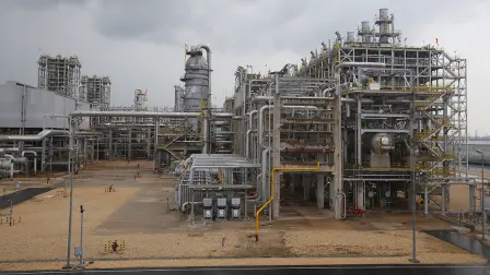 Desde su arranque Etileno XXI, el mayor complejo petroquímico de América Latina, ha generado 800 empleos directos y más de 3,000 indirectos. Foto EE: Hugo Salazar