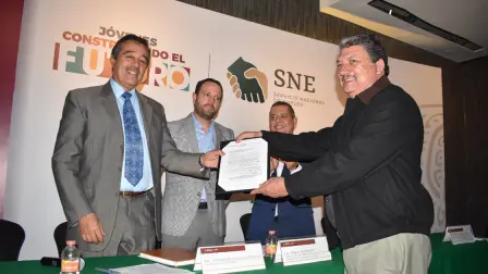 Alfredo Domínguez Marrufo, subsecretario del Trabajo, dijo que en caso de que los sindicatos no realicen su legitimación, se corre el riesgo de que sean dados de baja los contratos colectivos de trabajo. Foto EE: María del Pilar Martínez