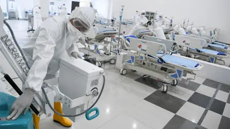 Un hospital de emergencia en Kemayoran Athletes Village, en Yakarta, Indonesia.