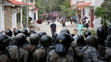 Fuerzas de seguridad guatemaltecas despejaron a la caravana de migrantes con destino a Estados Unidos en Vado Hondo, Guatemala el pasado 18 de enero. Foto: Reuters