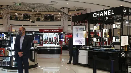 La reapertura gradual y controlada de comercios no esenciales de la CDMX está contemplada en el programa “Reactivar sin arriesgar”. Foto EE: Rosario Servin