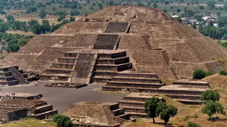 Solamente se podrán visitar algunas áreas abiertas: Calzada de los Muertos, plazas y explanadas. Foto EE: Cortesía INAH/ Mauricio Marat 
