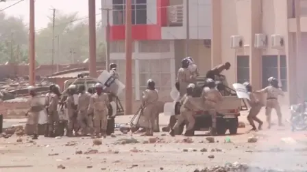 En la ciudad de Niamey, en la imagen, se han registrado manifestaciones en las últimas semanas contra la violencia que golpea a Níger. Foto: Reuters.