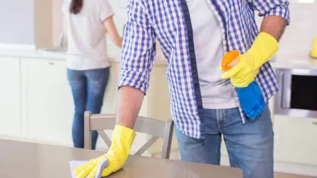 Los hombres realizan sólo 25% de las tareas de trabajo doméstico en México. Foto: Shutterstock