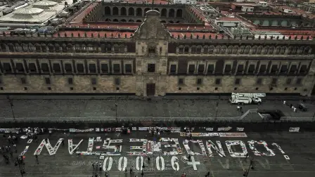 Colectivos de familiares de personas desaparecidas se manifestaron afuera de Palacio Nacional, para exigir al gobierno federal la ubicaci�n de m�s de 90,000 personas que han desaparecido de manera forzosa en M�xico.