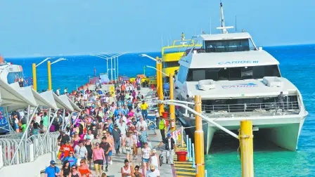 PLAYA DEL CARMEN, QUINTANA ROO, 03JUNIO2017.- La Naviera  Barcos Caribe  que opera una flota de ferris de pasajeros entre Playa del Carmen y Cozumel, es  otro aspecto  que se le imputa al ex gobernador Roberto Borge  y sus presuntos prestanombres .FOTO: ELIZABETH RUIZ /CUARTOSCURO.COM