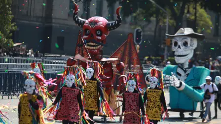 Celebrando la vida fue uno de los temas centrales del Desfile Internacional de Día de Muertos 2021. Foto EE: Eric Lugo