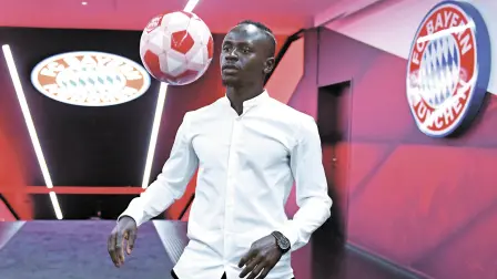 El delantero senegalés, Sadio Mané, ha confirmado su nueva pista de aterrizaje: el Bayern Múnich. Foto: Reuters