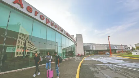 El resto de la participación del aeropuerto de Toluca está en manos de Aeropuertos y Servicios Auxiliares (ASA) y del Gobierno del Estado de México.