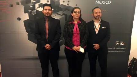 Enrique Herrera, Gabriela Reynaga y Luis Zúñiga durante la presentación de Infosecurity 2022. Foto EE: Rodrigo Riquelme