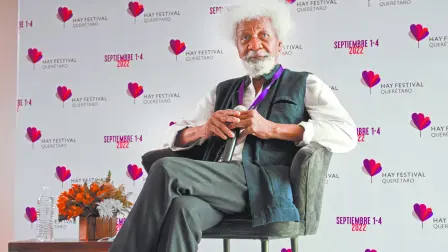 Wole Soyinka dramaturgo, poeta, ensayista y narrador yoruba
