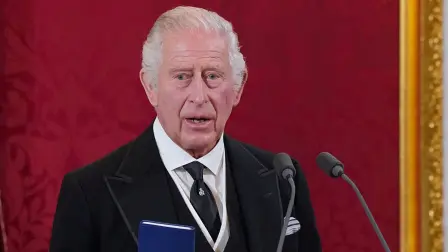 Aunque el rey Carlos III es ahora el jefe del Estado, el Reino Unido sigue siendo una monarquía constitucional, lo que significa que la capacidad de elaborar y aprobar leyes reside únicamente en el parlamento elegido. Foto: Reuters