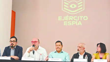 El periodista Ricardo Raphael está entre los denunciantes