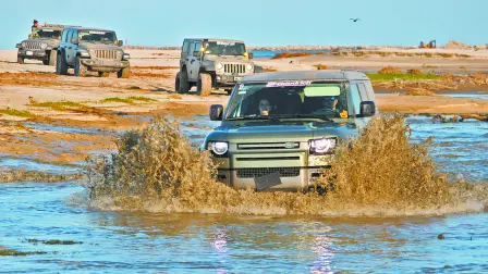 A pesar de estar diseñada para estar en armonía con las tendencias actuales de imagen y diseño, el Defender es leal con el modelo original al tener varios elementos inspirados en él.