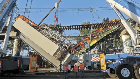 El lunes 3 de mayo de 2021 se desplomó un tramo de las vías elevadas de la Línea 12 del Metro, próxima a la estación Olivos, ubicada en la alcaldía de Tláhuac, al suroriente de la Ciudad de México.  Foto EE: Archivo Rosario Servin