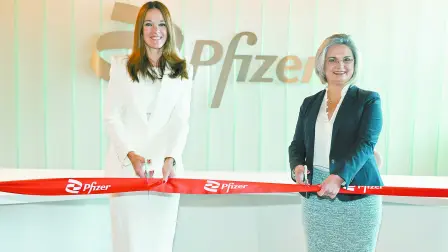 Constanza Losada, presidenta y directora general de Pfizer México y Dra. Yéssika Moreno, directora médica