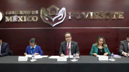 César Buenrostro Moreno, vocal ejecutivo del Fovissste, informó las medidas para mitigar el impacto de la alza en la UMA. Foto: EE Hugo Salazar..