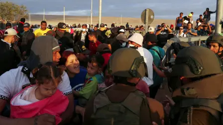 Migrantes venezolanos atrapados en la frontera entre Chile y Perú. Foto: Reuters