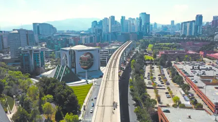 El Tren Interurbano contempla una estación en Santa Fe, lo cual es un punto a su favor para la ocupación de oficinas en esta zona. Foto: Cuartoscuro.