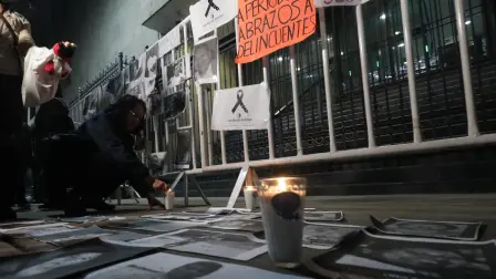 Integrantes del gremio periodístico acudieron a la Secretaría de Gobernación para exigir justicia por el asesinato del corresponsal Luis Martín Sánchez. Foto EE: Eric Lugo