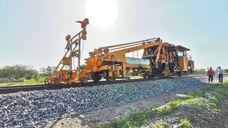 La secretaria de Economía, Raquel Buenrostro, señaló que este corredor va a unir a toda la parte de la península (de Yucatán) y también une desde Oaxaca hasta Chiapas, hasta Ciudad Hidalgo, que es frontera, y con Guatemala