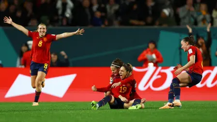 Olga Carmona celebra con sus compañeras su segundo gol ante Suecia. Foto: Reuters.