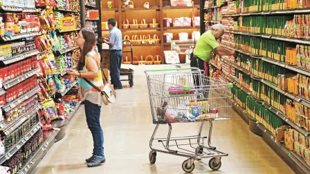 supermercadopasillo de supermercadosuperpersonas comprando-HSS