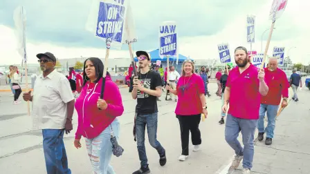 En 2023, sus convenios colectivos con la UAW en EU y Unifor en Canadá, así como los convenios en México, expirarán, lo que requerirá nuevas negociaciones.