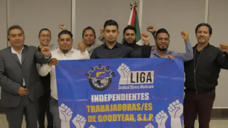 e firmó un Convenio entre la Liga Sindical Obrera Mexicana y la empresa Goodyear en su planta de San Luis Potosí para avanzar en el Plan de Remediación acordado por los gobiernos de México y Estados Unidos en el marco del Mecanismo Laboral de Respuesta Rápida (MLRR) del T-MEC. Foto: Cortesía