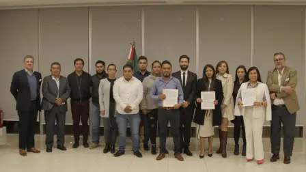 e firmó un Convenio entre la Liga Sindical Obrera Mexicana y la empresa Goodyear en su planta de San Luis Potosí para avanzar en el Plan de Remediación acordado por los gobiernos de México y Estados Unidos en el marco del Mecanismo Laboral de Respuesta Rápida (MLRR) del T-MEC. Foto: Cortesía
