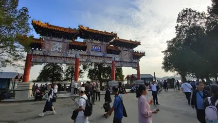 Entre sus planes de reactivación económica, China también apuesta por el turismo en sus complejos culturales de reconocimiento mundial, como es el caso del Palacio de Verano de la emperatriz Cixi. Foto EE: Nicolás Lucas.