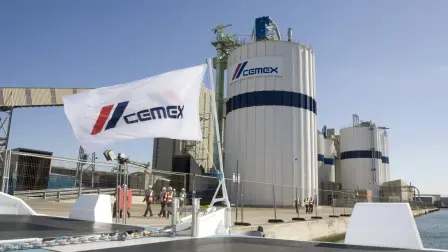 Cemex reportó que sus ganancias disminuyeron 75% interanual en el tercer trimestre de 2023. Foto: Reuters.