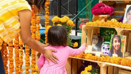 Ofrenda en memoria de las mujeres víctimas de feminicidio en México. Foto EE: Mujeres Vivas, Mujeres Libres