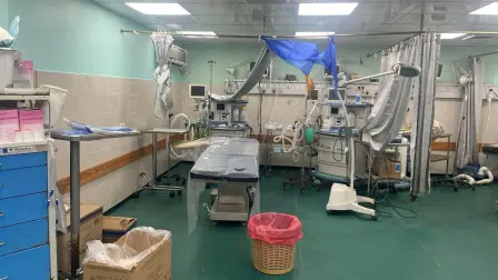 Quirófano improvisado en el hospital Al Shifa, en la Franja de Gaza. Foto: Reuters.