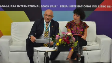 Hugo Setzer Letsche y Sonia Batres, en la conferencia de la Caniem. Foto EE: Ricardo Quiroga