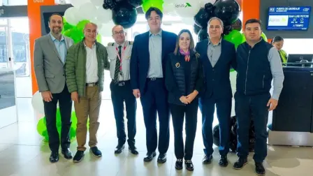 En el evento participaron Javier Herrera, director general de AERUS; Álvaro Leite, director comercial de Grupo Aeroportuario Centro Norte (OMA) y autoridades del estado. Foto EE: Especial.