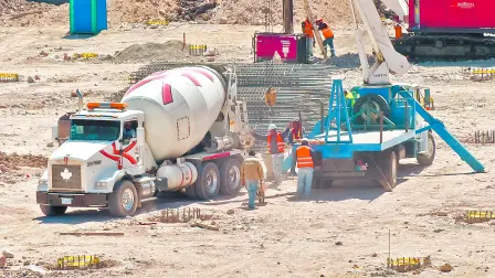 ASPECTOS DE LA CONSTRUCCION DE LA PLAZA COMERCIAL LA VICTORIA EN QUERETARO.