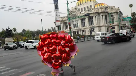 14 de febrero de 2024, Día del Amor y la Amistad, en la Ciudad de México. Foto EE: Eric Lugo