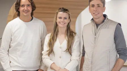 Sebastián Noguera, cofundador de Tuhabi, Brynne McNulty Rojas, cofundadora de Tuhabi y Marcos Kantt, CFO de Tuhabi. Foto: Cortesía.