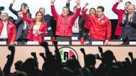 El pasado domingo, entre confrontaciones de algunos militantes, se avalaron los cambios a los estatutos internos del Partido Revolucionario Institucional. Foto: Cuartoscuro