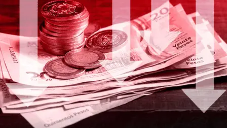 La divisa local cayó ante la incertidumbre que generó el avance en el Congreso de nuevos cambios a la Constitución, un día antes del esperado anuncio del Banxico.

Para más información del tema, visita: https://www.eleconomista.com.mx/mercados/precio-dolar-hoy-25-septiembre-2024-cerro-20240925-727403.html

¡Síguenos en nuestras redes sociales para mantenerte informado!

Twitter: https://twitter.com/eleconomista 
Facebook: https://www.facebook.com/ElEconomista.mx
Instagram: https://www.instagram.com/eleconomistamx
LinkedIn: https://www.linkedin.com/company/el-economista/

#ElEconomista #EETV